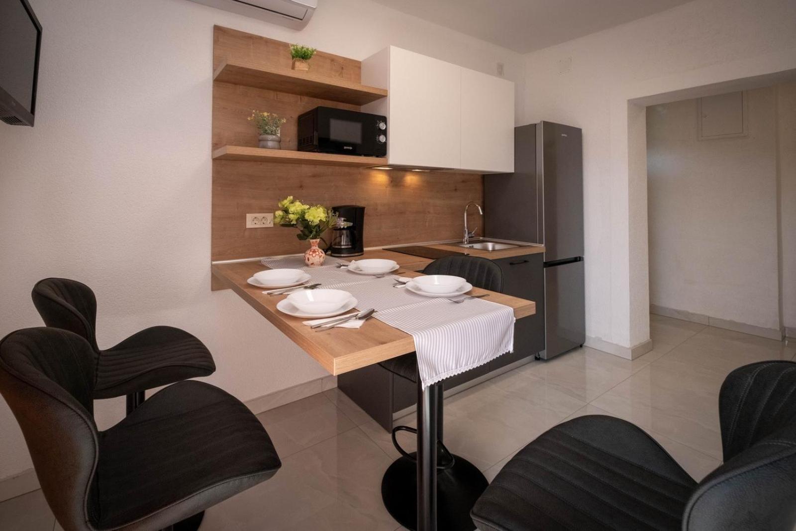 Apartments Serbecic Malinska Eksteriør bilde